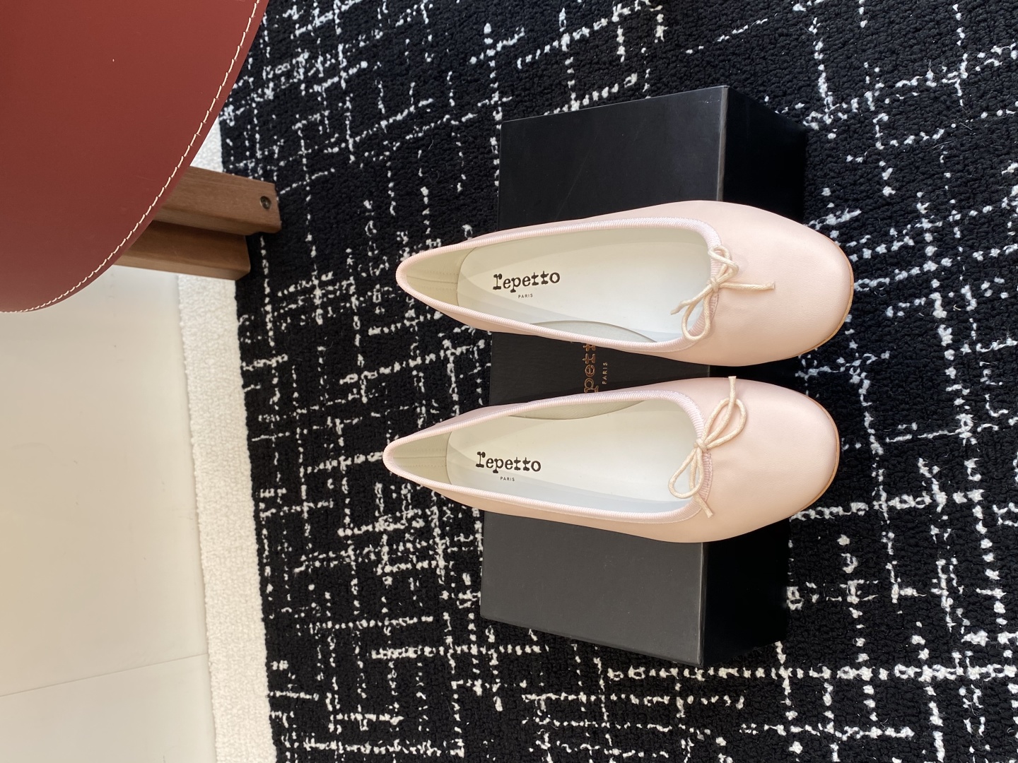 代购级
Repetto 25ss 春夏 平底芭蕾舞鞋 单鞋

鞋头和鞋垫里面 上脚脚感舒适显瘦 配啥啥好