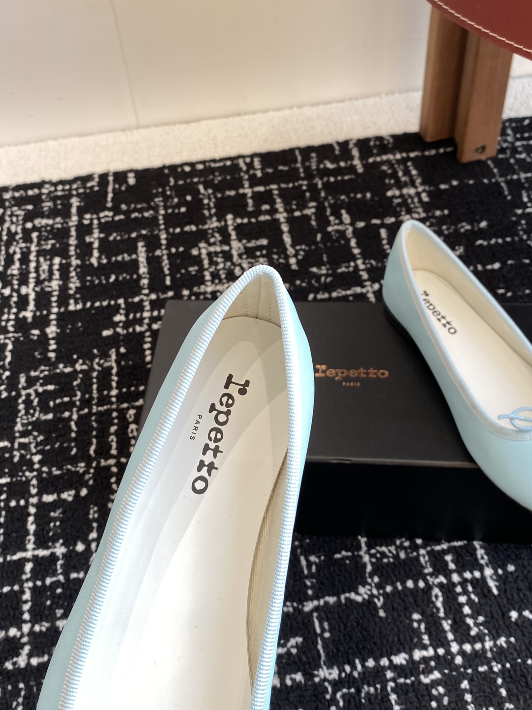 代购级
Repetto 25ss 春夏 平底芭蕾舞鞋 单鞋

鞋头和鞋垫里面 上脚脚感舒适显瘦 配啥啥好