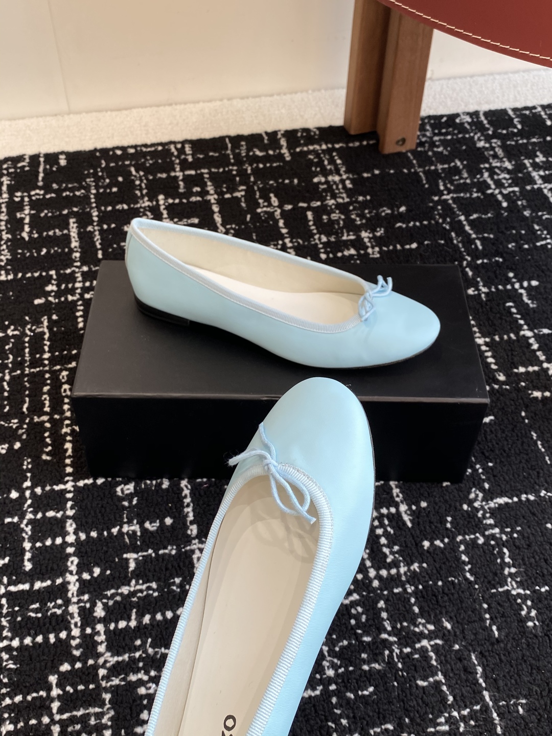 代购级
Repetto 25ss 春夏 平底芭蕾舞鞋 单鞋

鞋头和鞋垫里面 上脚脚感舒适显瘦 配啥啥好