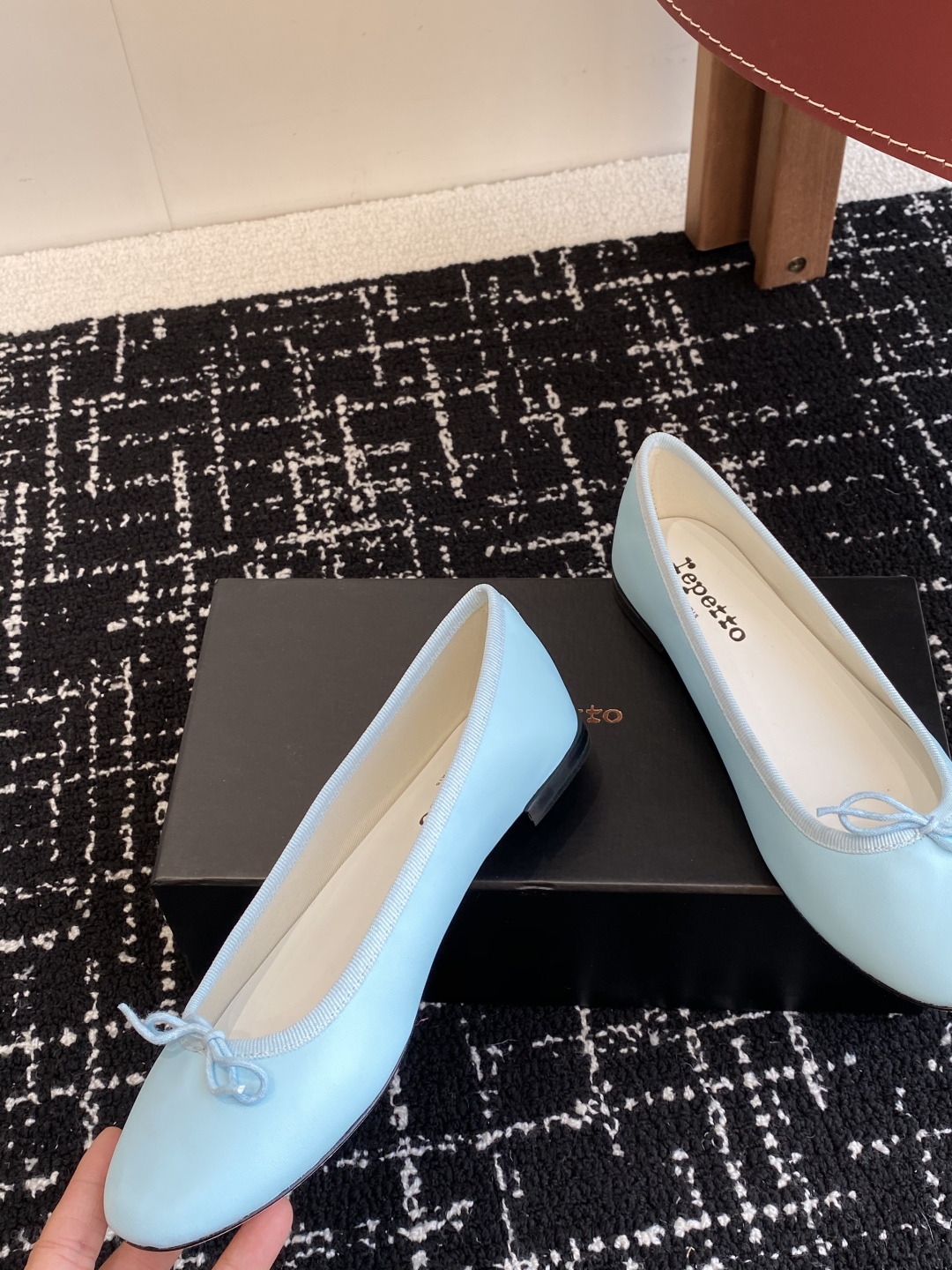 代购级
Repetto 25ss 春夏 平底芭蕾舞鞋 单鞋

鞋头和鞋垫里面 上脚脚感舒适显瘦 配啥啥好