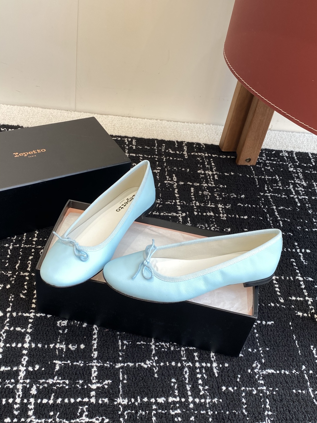 代购级
Repetto 25ss 春夏 平底芭蕾舞鞋 单鞋

鞋头和鞋垫里面 上脚脚感舒适显瘦 配啥啥好