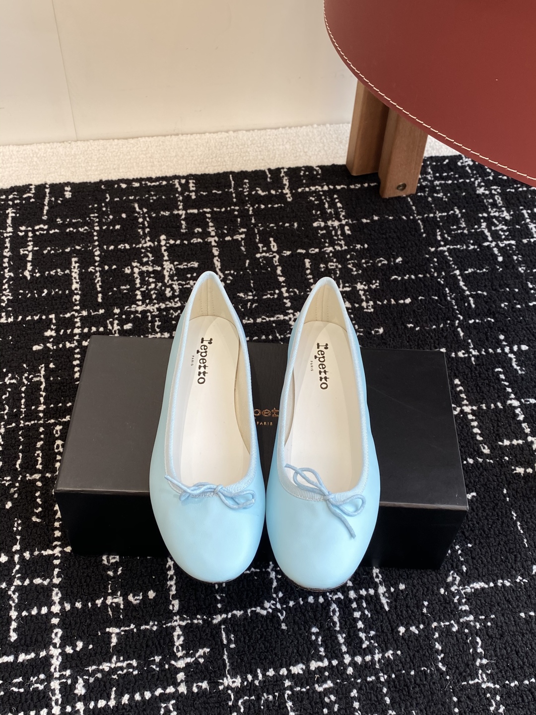 代购级
Repetto 25ss 春夏 平底芭蕾舞鞋 单鞋

鞋头和鞋垫里面 上脚脚感舒适显瘦 配啥啥好