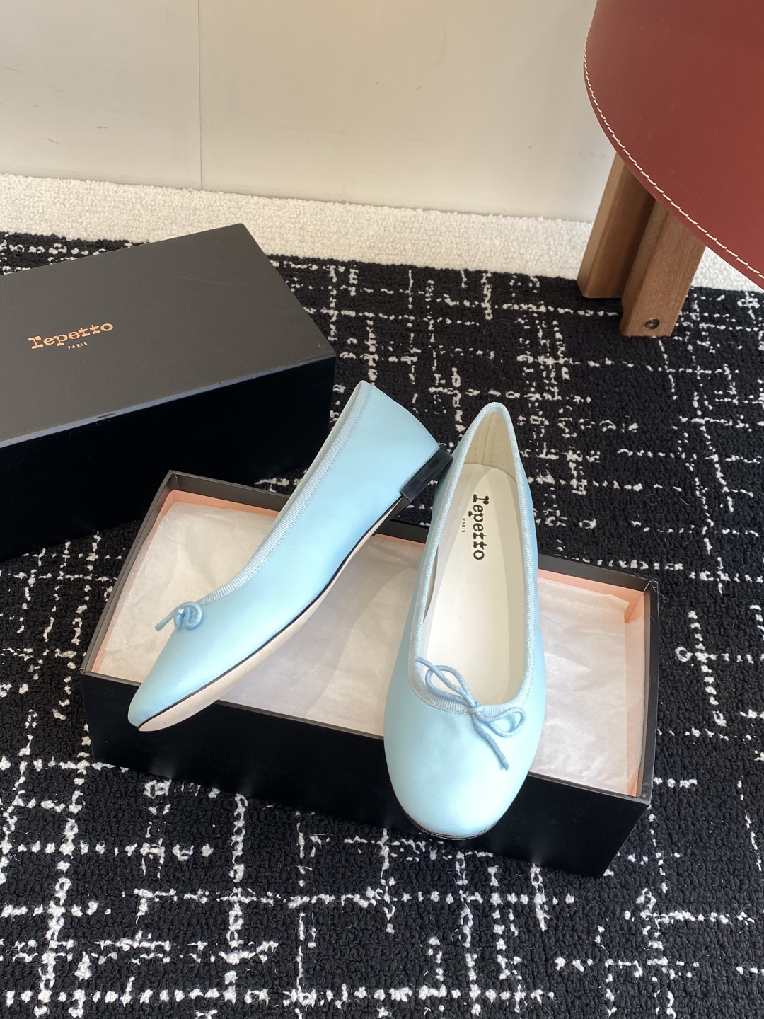 代购级
Repetto 25ss 春夏 平底芭蕾舞鞋 单鞋

鞋头和鞋垫里面 上脚脚感舒适显瘦 配啥啥好