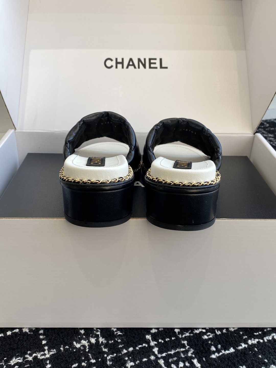 代购级（官网同步✈️盒包装）
Chanel 小香 25ss 春夏新品度假 小粗跟羊皮链条 懒人拖 

小