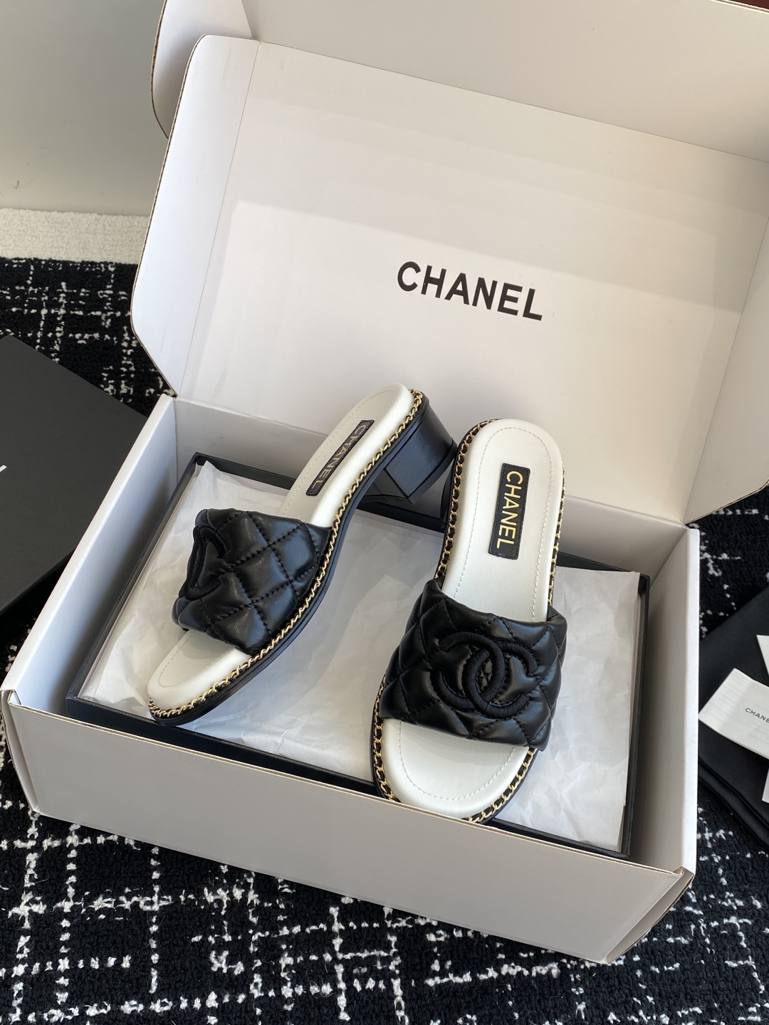 代购级（官网同步✈️盒包装）
Chanel 小香 25ss 春夏新品度假 小粗跟羊皮链条 懒人拖 

小