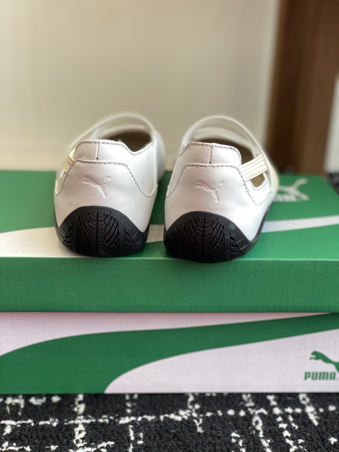 代购级
Puma 25ss 玛丽珍 时尚与运动的完美融合

Fenty 与彪马的联名无疑是一次时尚与运动