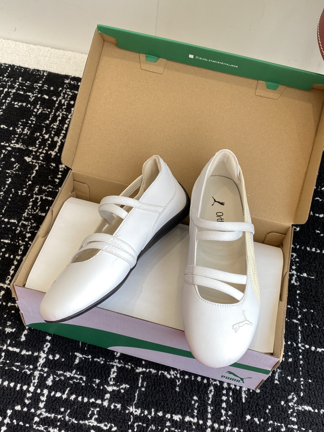 代购级
Puma 25ss 玛丽珍 时尚与运动的完美融合

Fenty 与彪马的联名无疑是一次时尚与运动