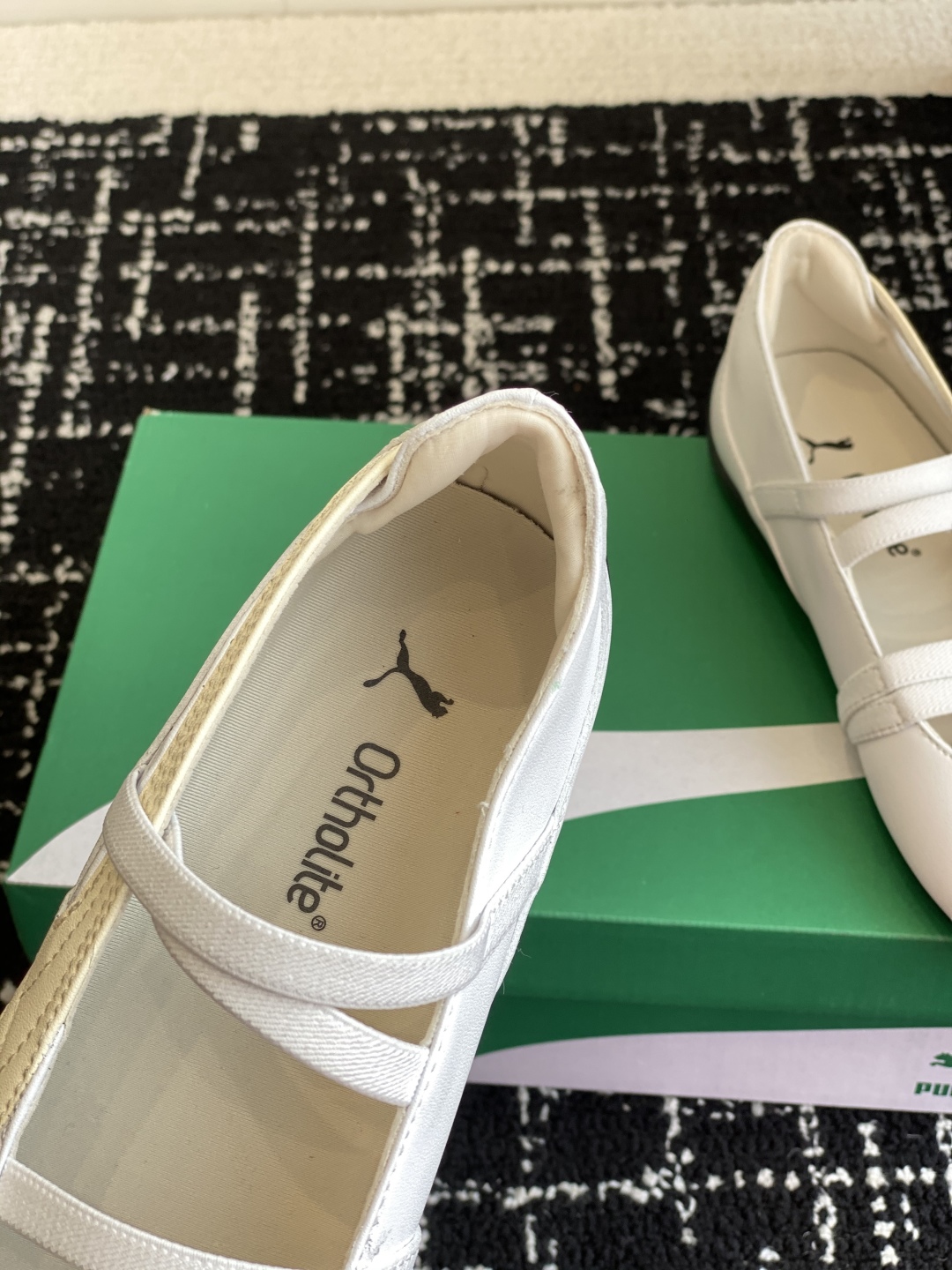代购级
Puma 25ss 玛丽珍 时尚与运动的完美融合

Fenty 与彪马的联名无疑是一次时尚与运动