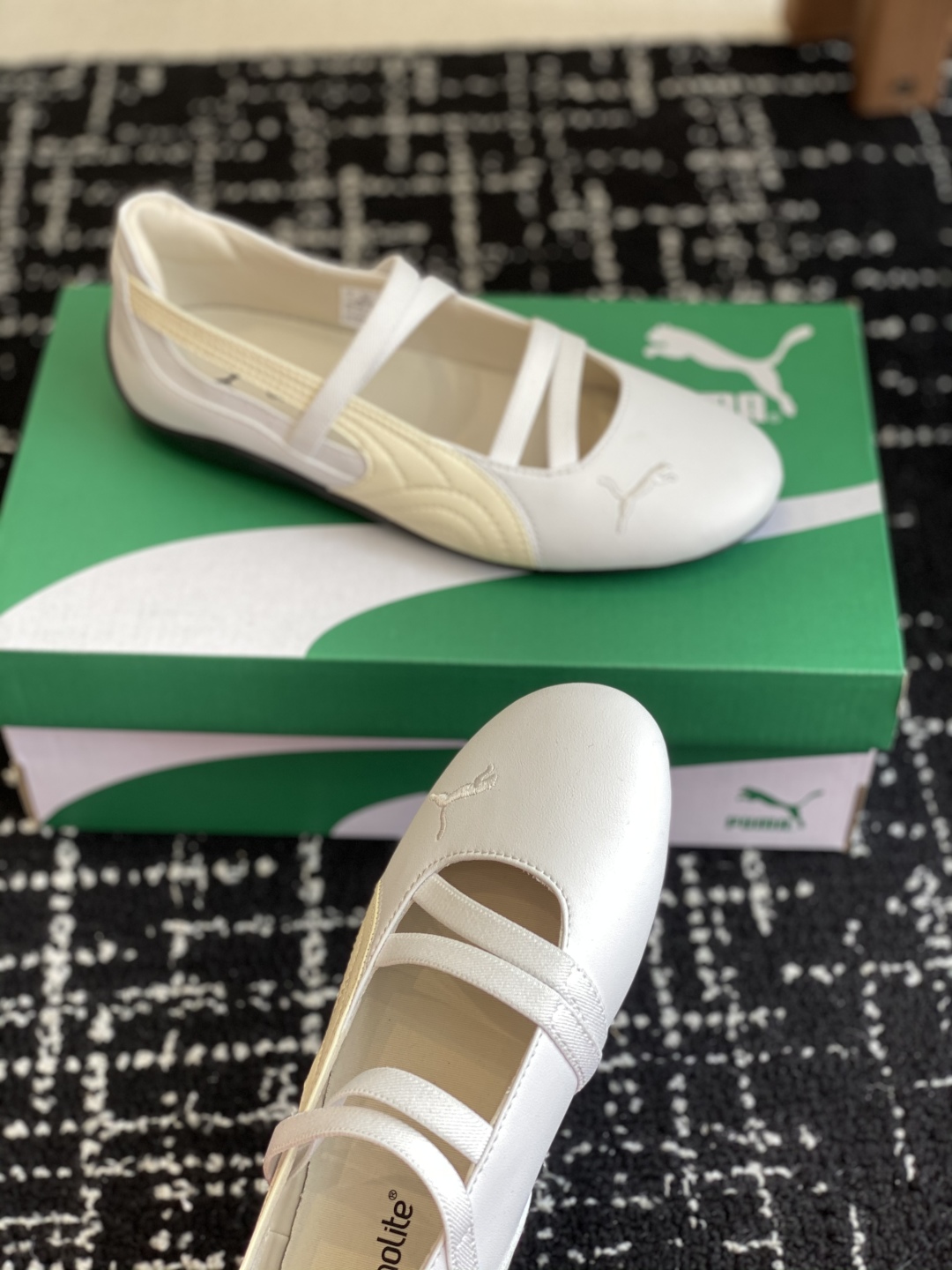 代购级
Puma 25ss 玛丽珍 时尚与运动的完美融合

Fenty 与彪马的联名无疑是一次时尚与运动