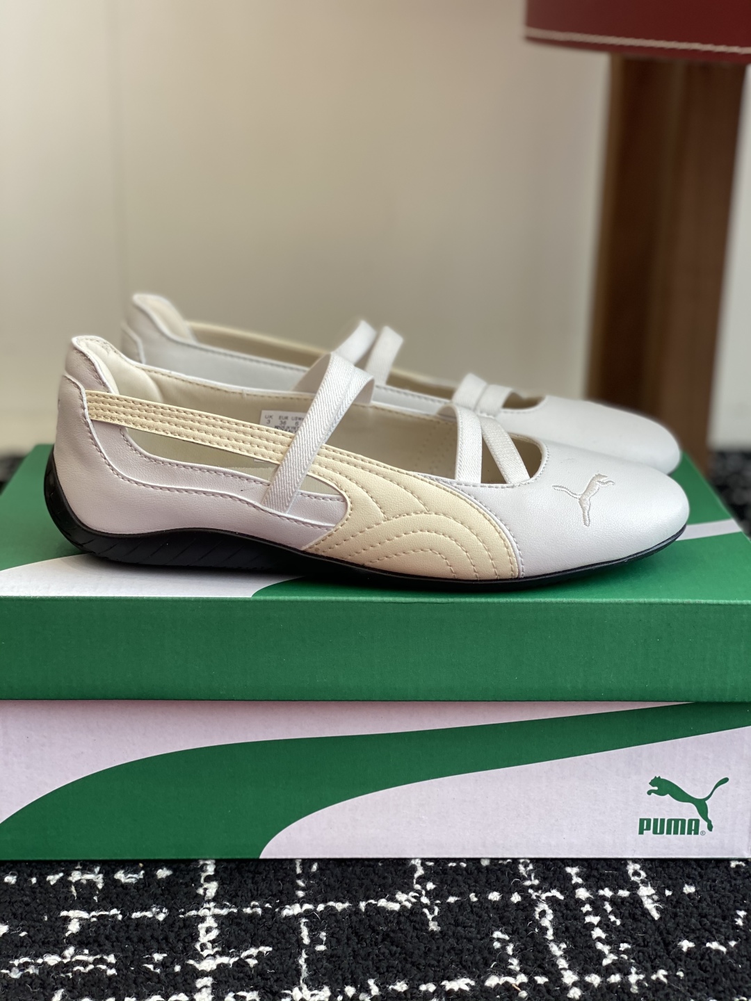 代购级
Puma 25ss 玛丽珍 时尚与运动的完美融合

Fenty 与彪马的联名无疑是一次时尚与运动