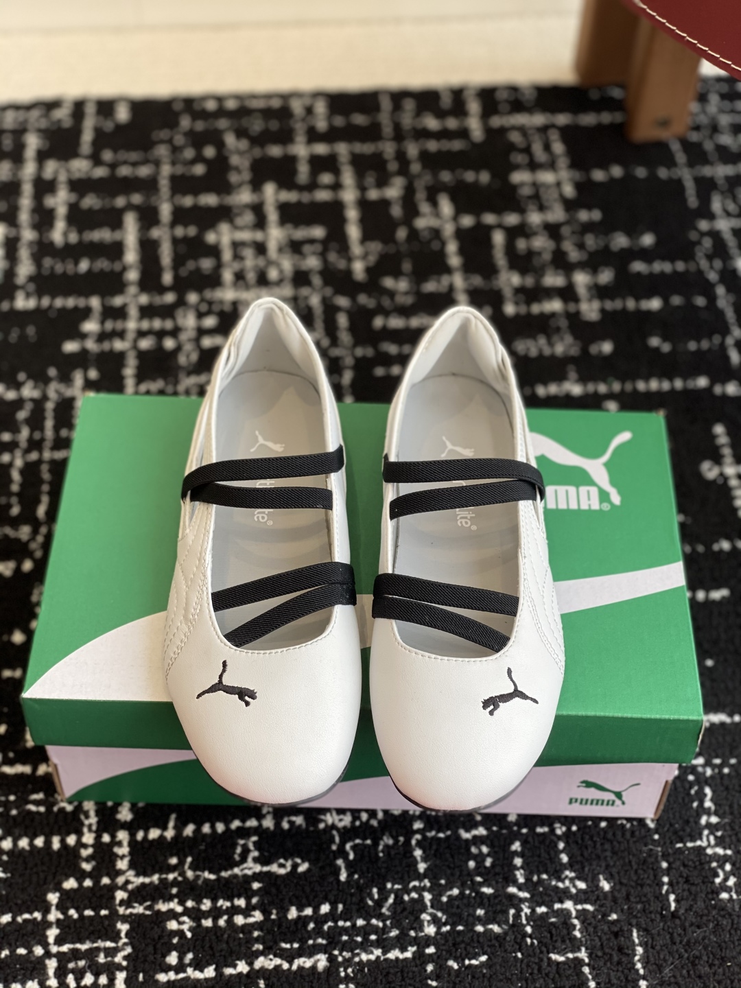 代购级
Puma 25ss 玛丽珍 时尚与运动的完美融合

Fenty 与彪马的联名无疑是一次时尚与运动