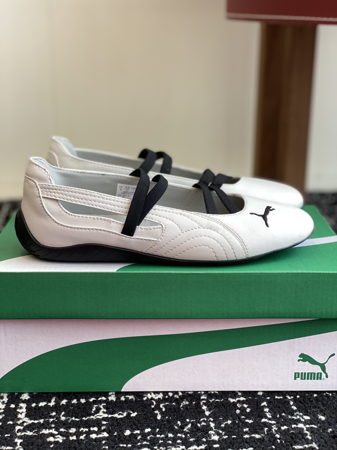 代购级
Puma 25ss 玛丽珍 时尚与运动的完美融合

Fenty 与彪马的联名无疑是一次时尚与运动