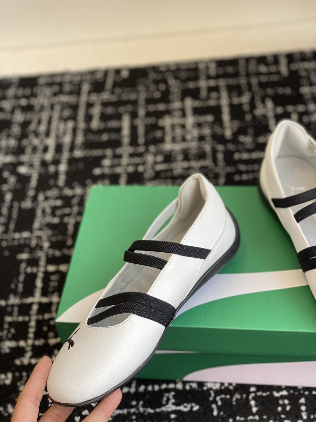 代购级
Puma 25ss 玛丽珍 时尚与运动的完美融合

Fenty 与彪马的联名无疑是一次时尚与运动