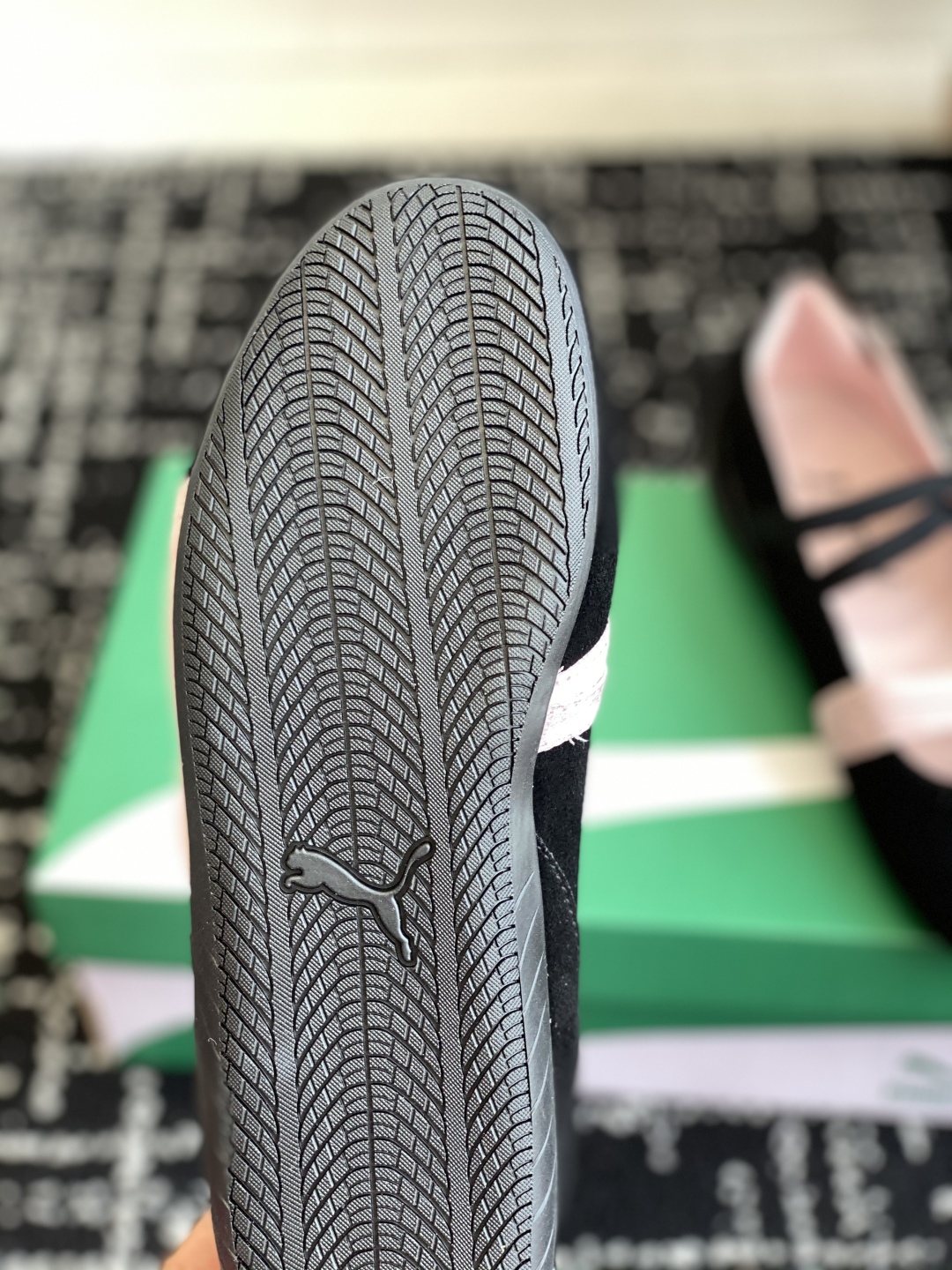 代购级
Puma 25ss 玛丽珍 时尚与运动的完美融合

Fenty 与彪马的联名无疑是一次时尚与运动