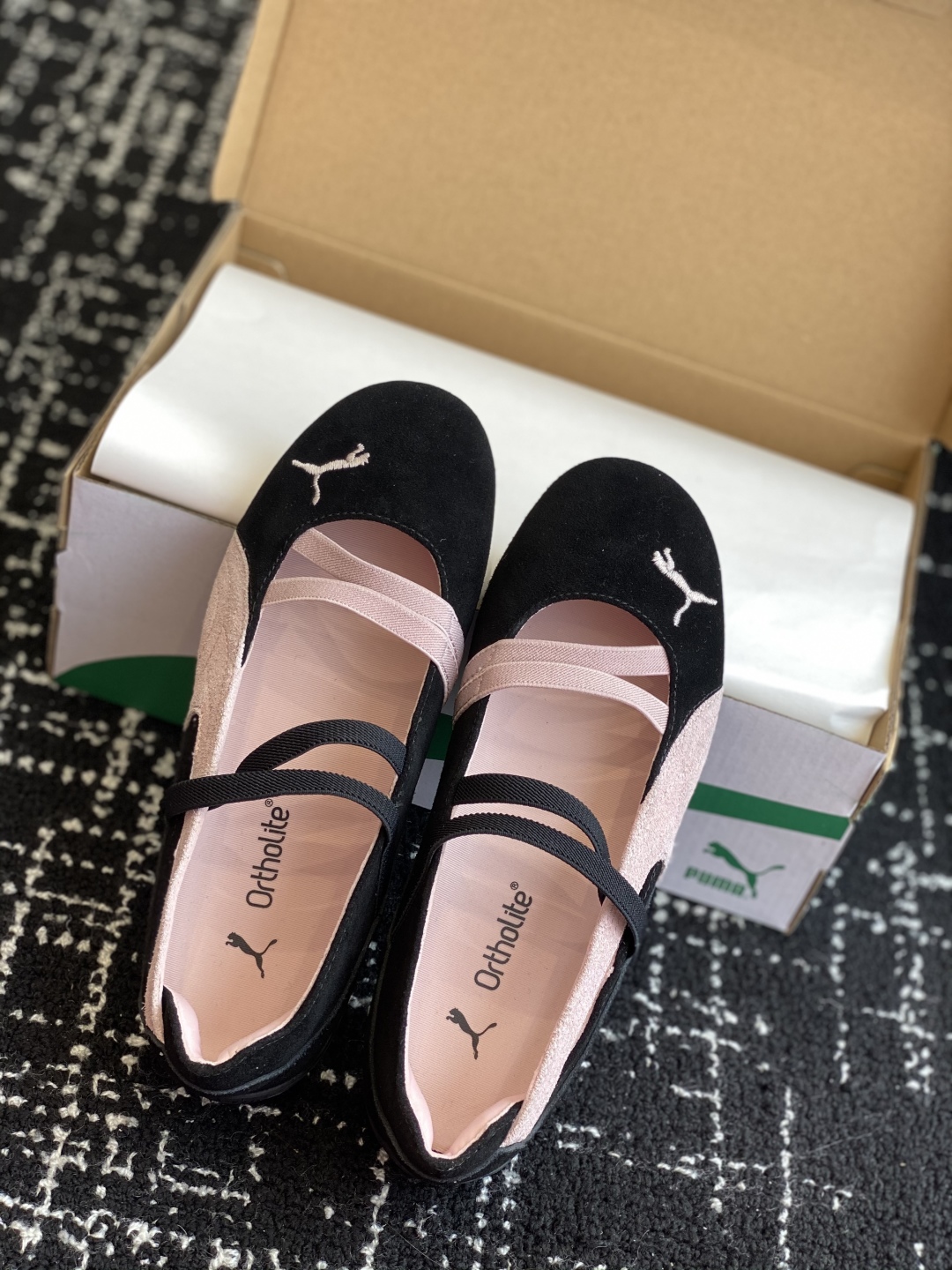 代购级
Puma 25ss 玛丽珍 时尚与运动的完美融合

Fenty 与彪马的联名无疑是一次时尚与运动