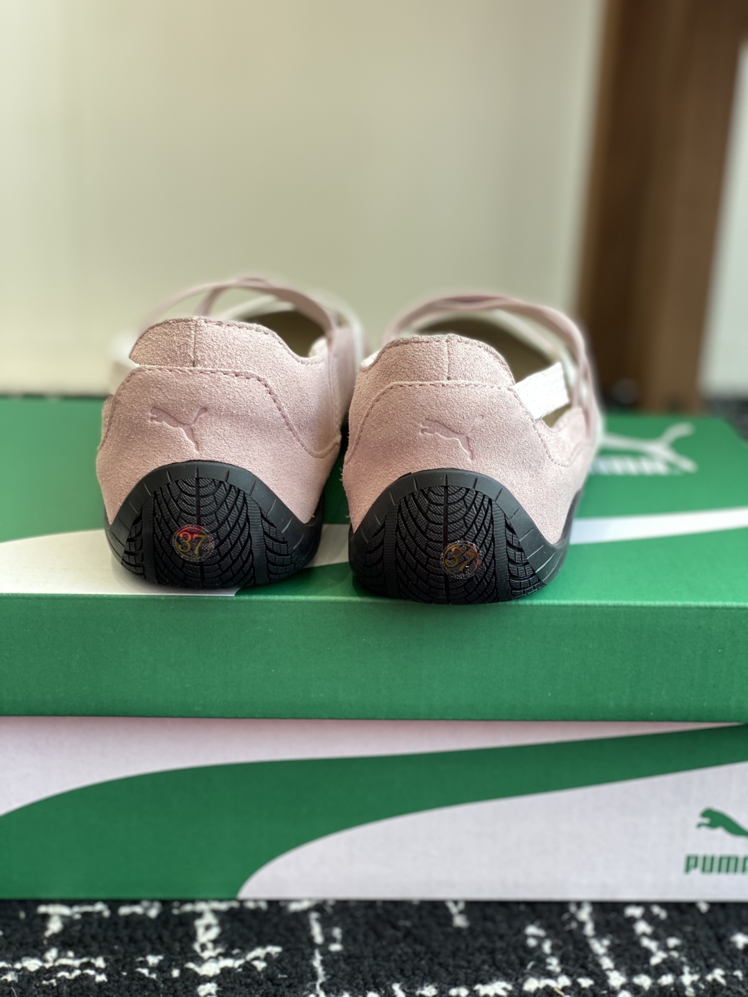 代购级
Puma 25ss 玛丽珍 时尚与运动的完美融合

Fenty 与彪马的联名无疑是一次时尚与运动