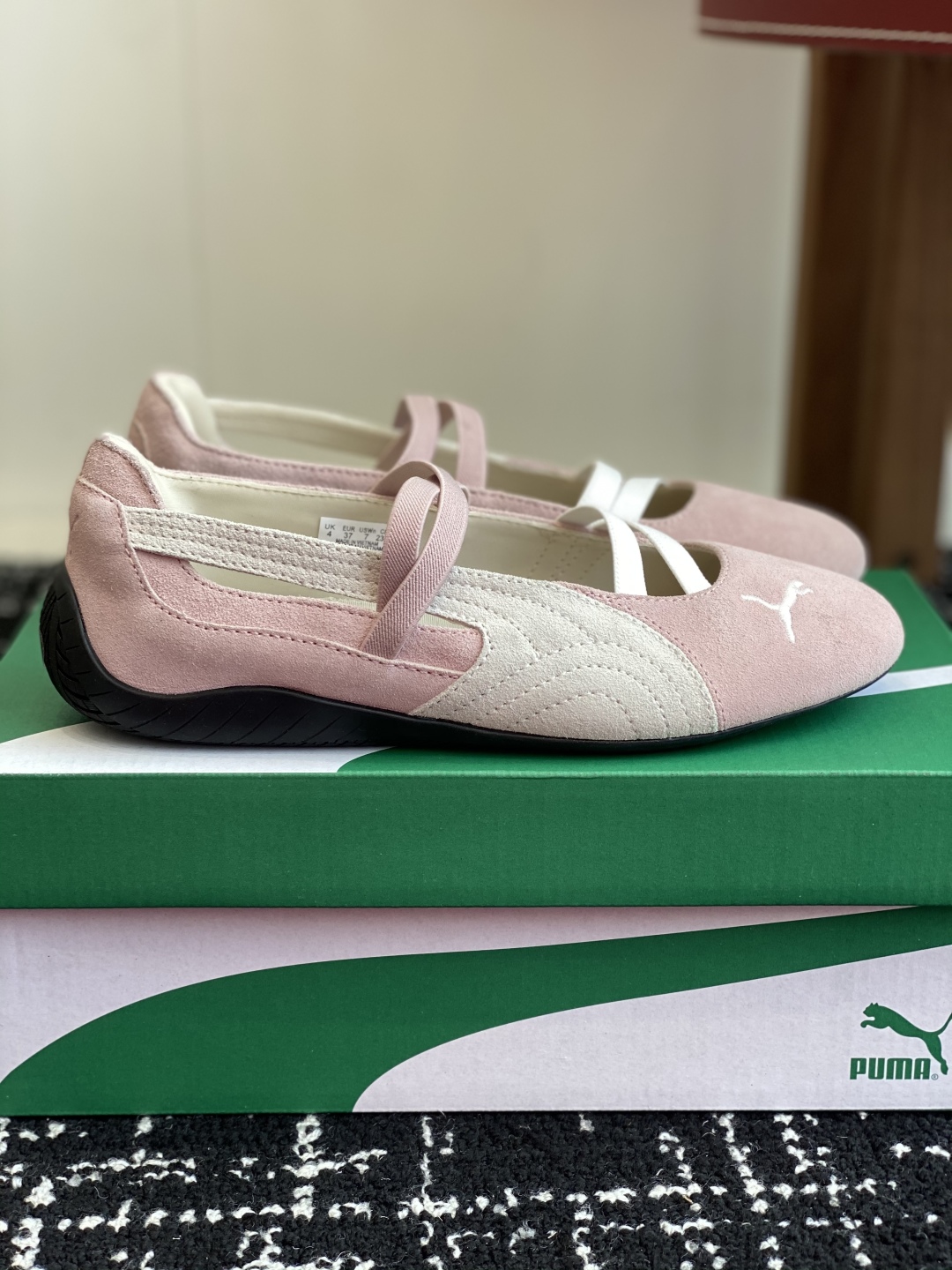 代购级
Puma 25ss 玛丽珍 时尚与运动的完美融合

Fenty 与彪马的联名无疑是一次时尚与运动