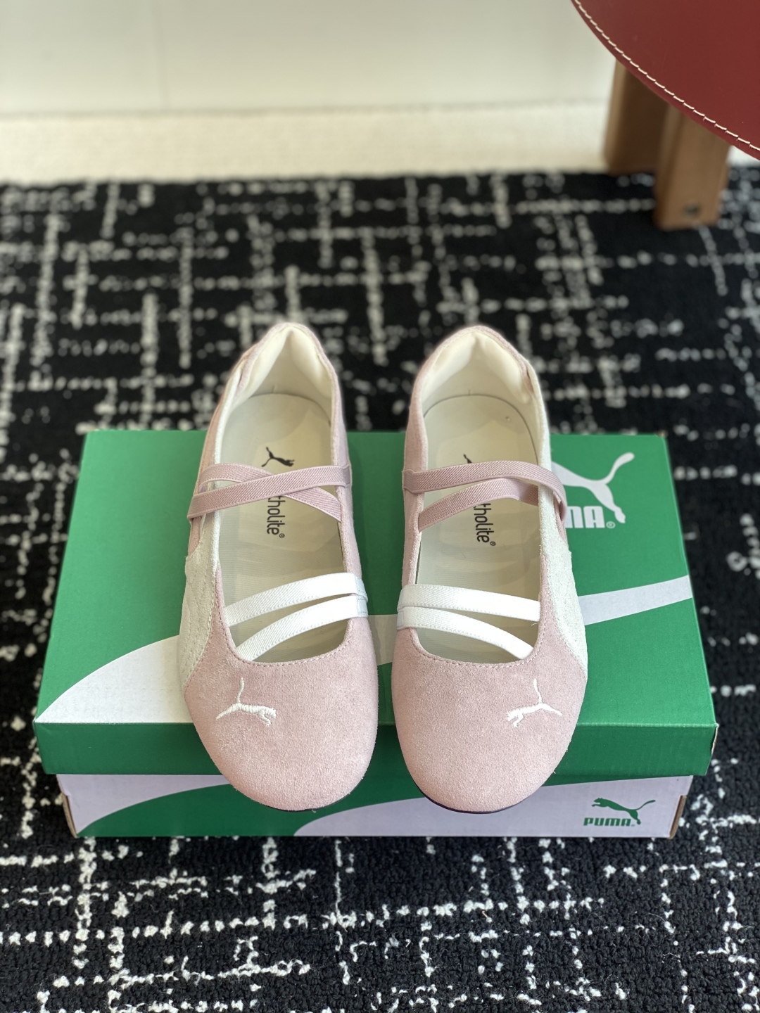 代购级
Puma 25ss 玛丽珍 时尚与运动的完美融合

Fenty 与彪马的联名无疑是一次时尚与运动