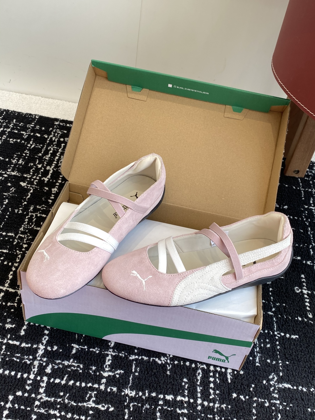 代购级
Puma 25ss 玛丽珍 时尚与运动的完美融合

Fenty 与彪马的联名无疑是一次时尚与运动