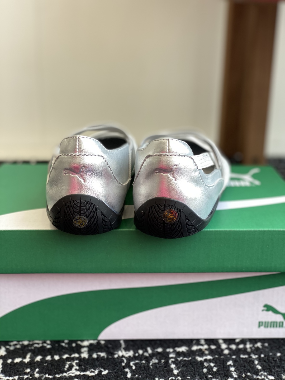 代购级
Puma 25ss 玛丽珍 时尚与运动的完美融合

Fenty 与彪马的联名无疑是一次时尚与运动