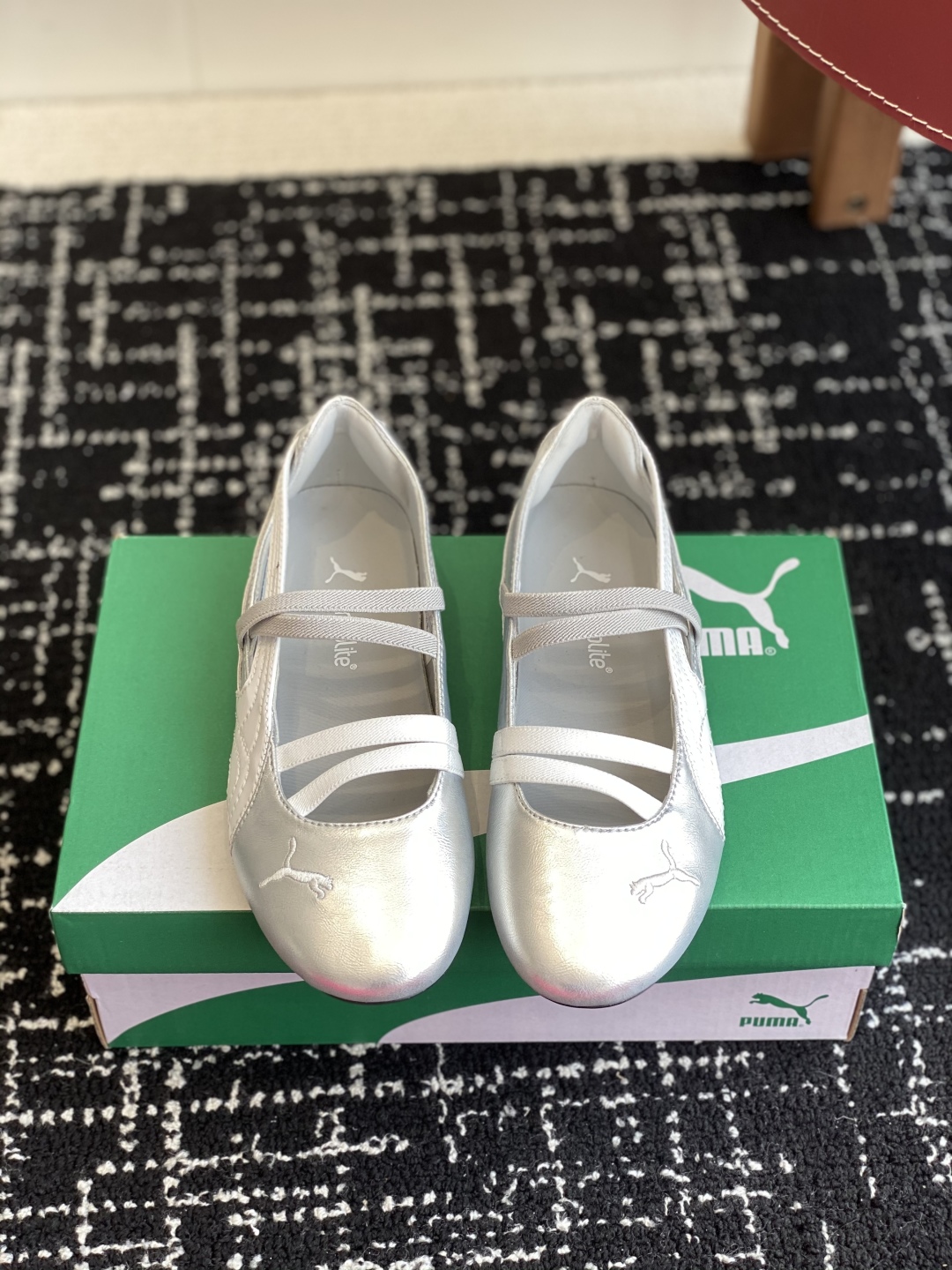 代购级
Puma 25ss 玛丽珍 时尚与运动的完美融合

Fenty 与彪马的联名无疑是一次时尚与运动
