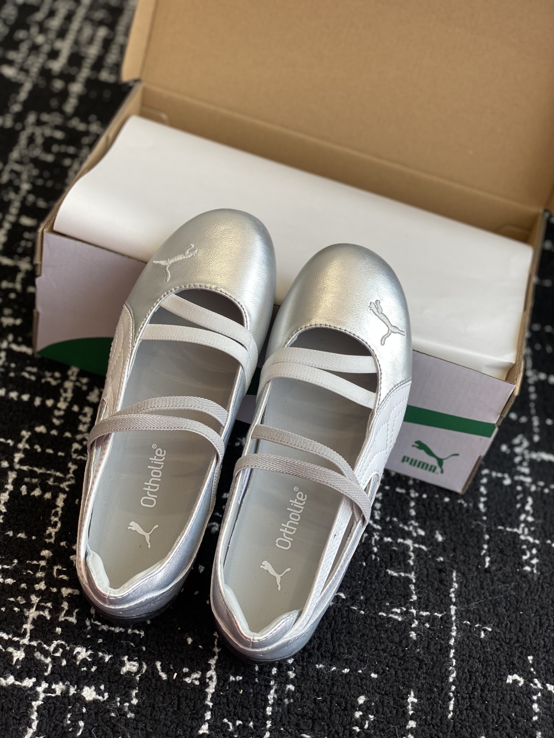 代购级
Puma 25ss 玛丽珍 时尚与运动的完美融合

Fenty 与彪马的联名无疑是一次时尚与运动