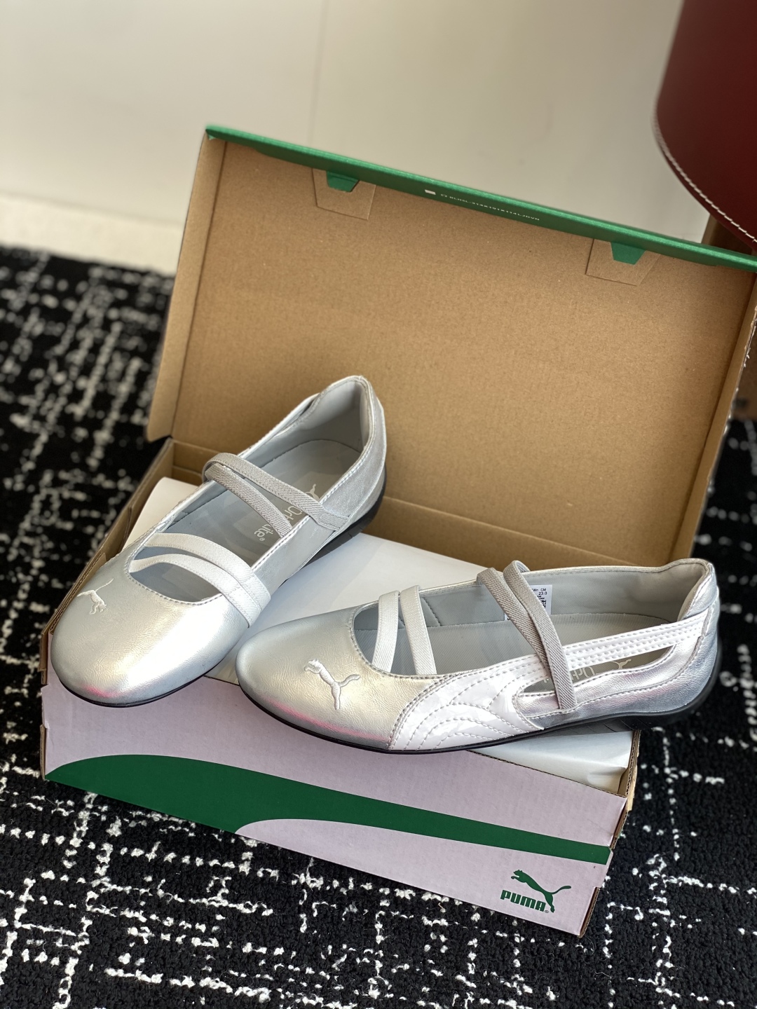 代购级
Puma 25ss 玛丽珍 时尚与运动的完美融合

Fenty 与彪马的联名无疑是一次时尚与运动