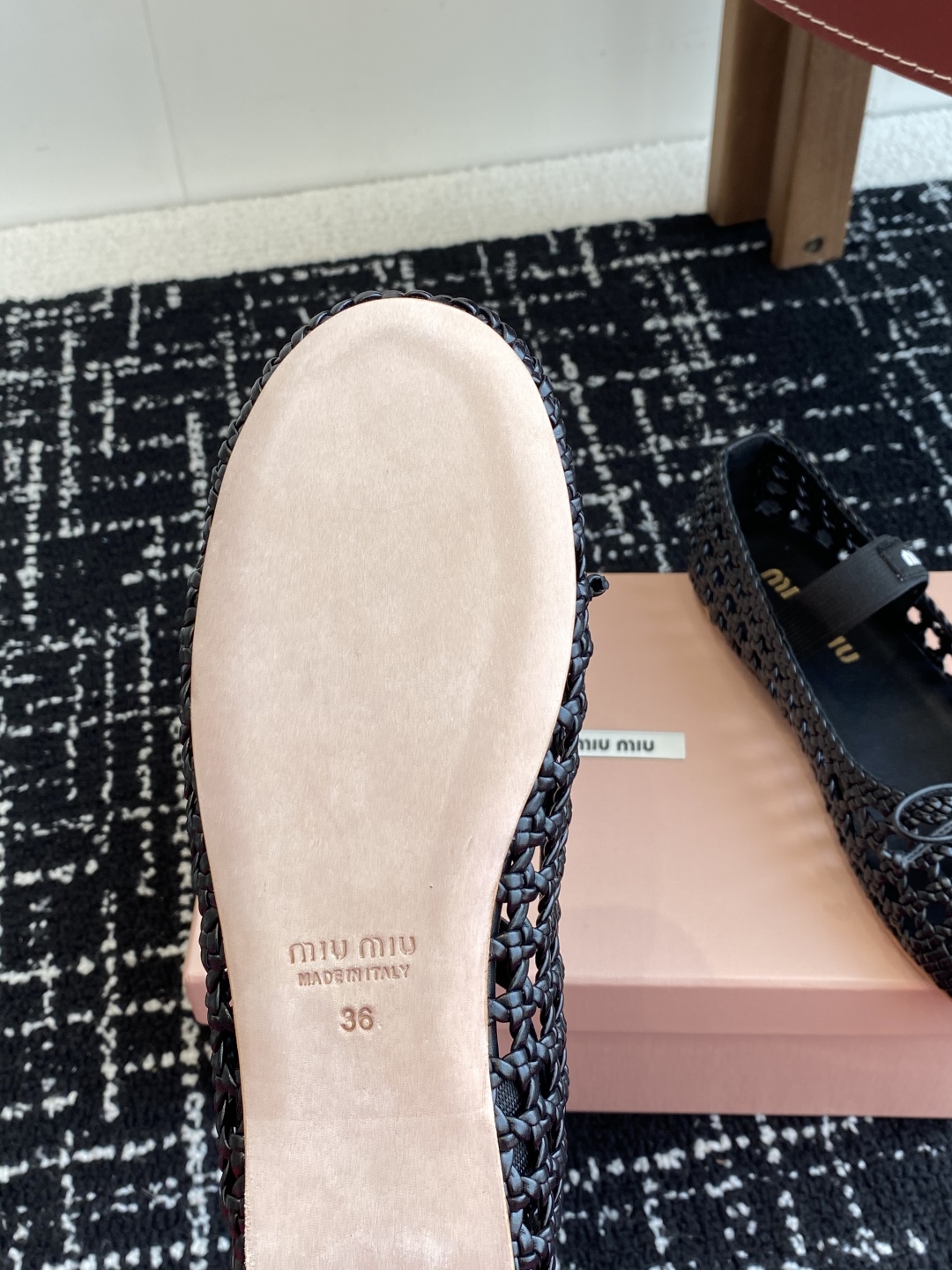 代购级
Miu Miu 缪缪 25ss 春夏季新款 网面芭蕾舞鞋  

缪家以芭蕾的灵动意韵融于日常. 