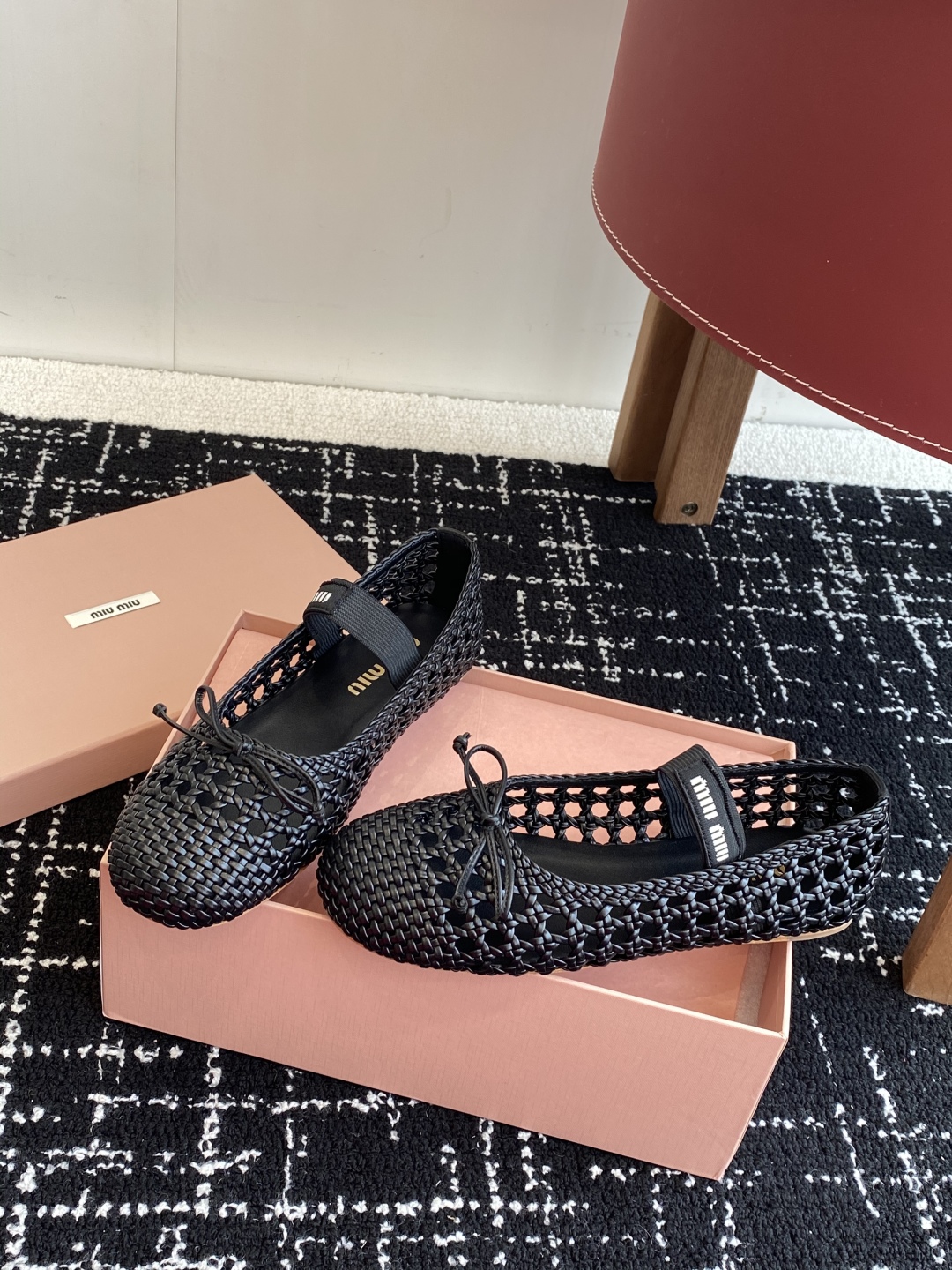 代购级
Miu Miu 缪缪 25ss 春夏季新款 网面芭蕾舞鞋  

缪家以芭蕾的灵动意韵融于日常. 