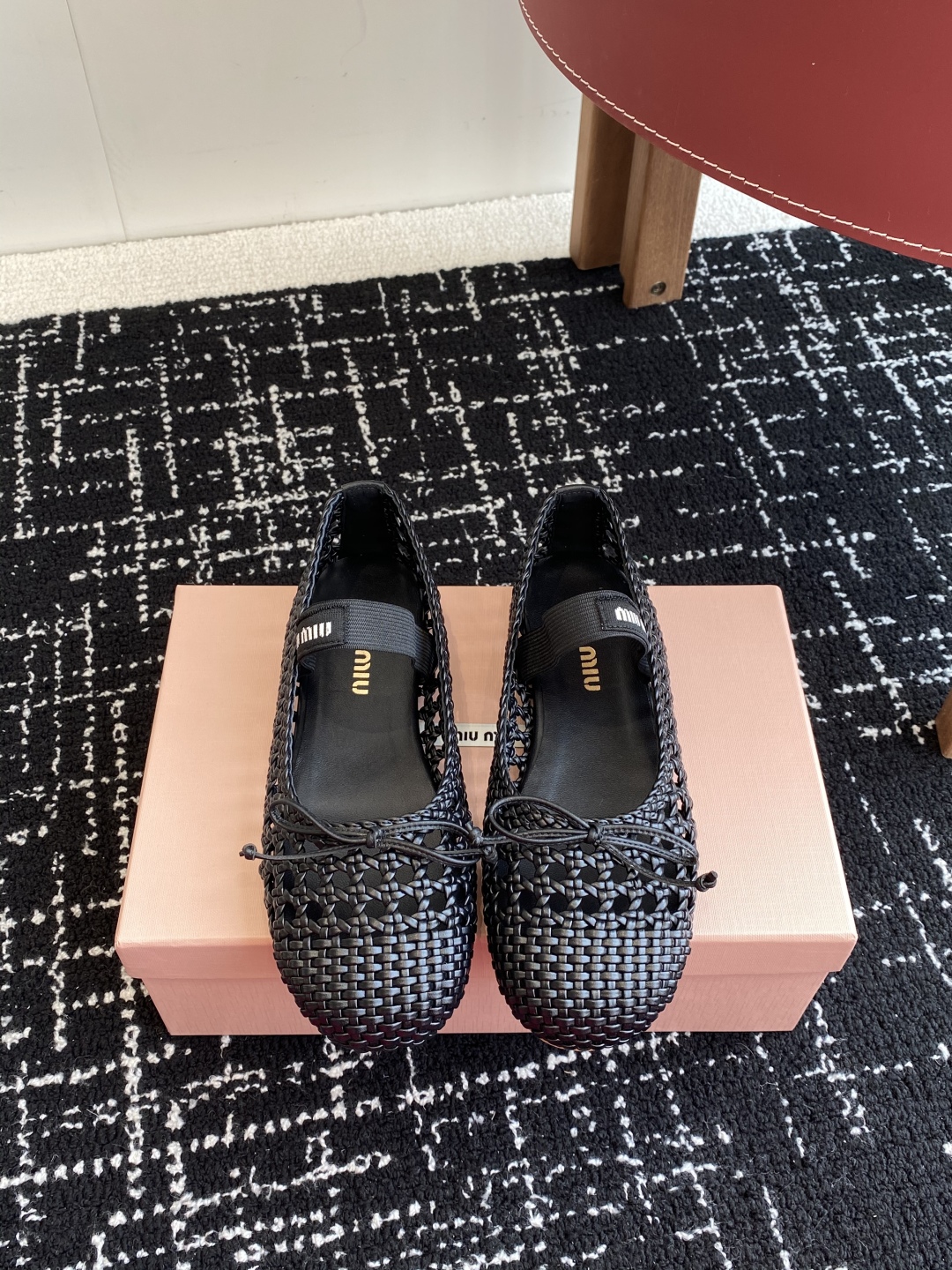代购级
Miu Miu 缪缪 25ss 春夏季新款 网面芭蕾舞鞋  

缪家以芭蕾的灵动意韵融于日常. 