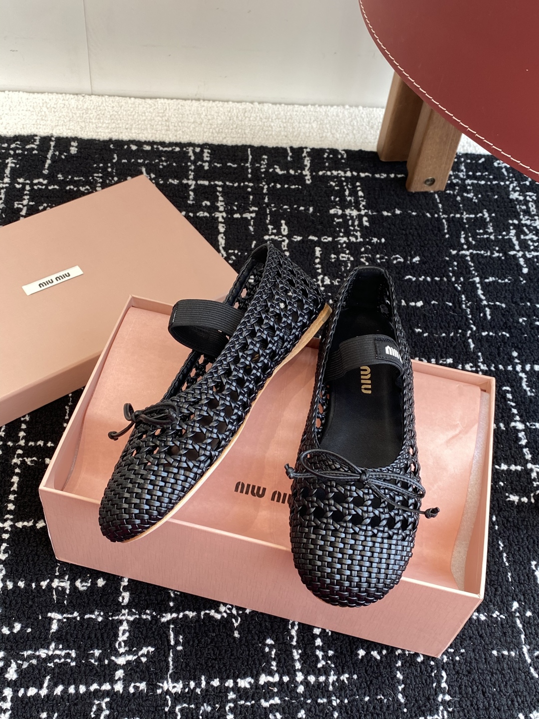 代购级
Miu Miu 缪缪 25ss 春夏季新款 网面芭蕾舞鞋  

缪家以芭蕾的灵动意韵融于日常. 