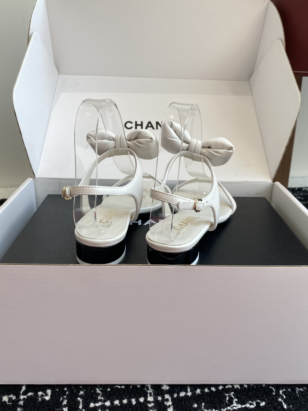 代购级
chanel 小香25ss 春夏 蝴蝶结凉鞋新品，手工包扎的羊皮立体的蝴蝶结，鼓鼓囊囊的，甚是可