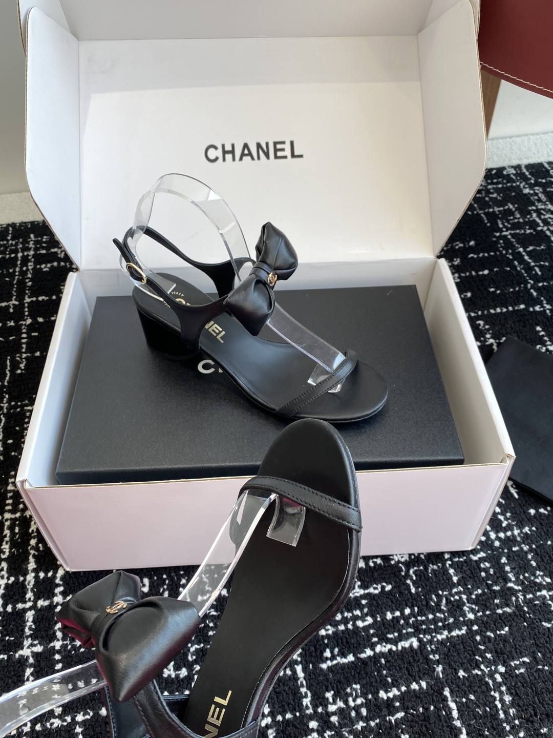 代购级
chanel 小香25ss 春夏 蝴蝶结凉鞋新品，手工包扎的羊皮立体的蝴蝶结，鼓鼓囊囊的，甚是可