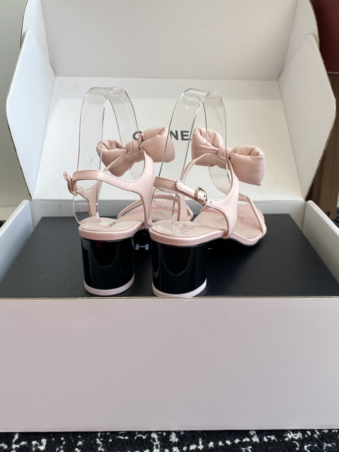 代购级
chanel 小香25ss 春夏 蝴蝶结凉鞋新品，手工包扎的羊皮立体的蝴蝶结，鼓鼓囊囊的，甚是可
