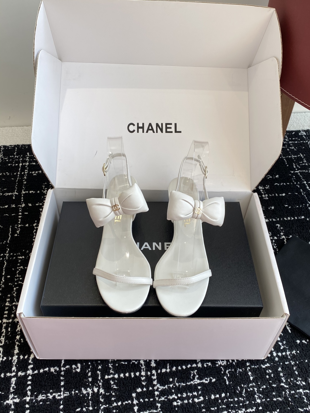 代购级
chanel 小香25ss 春夏 蝴蝶结凉鞋新品，手工包扎的羊皮立体的蝴蝶结，鼓鼓囊囊的，甚是可