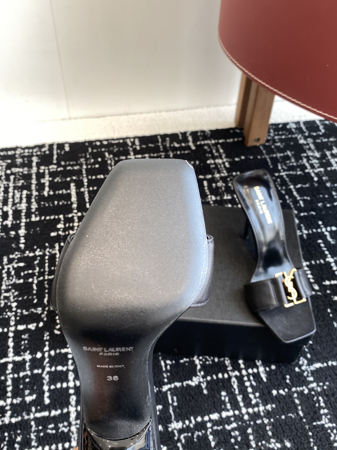 代购级
𝗦𝗔𝗜𝗡𝗧  𝗟𝗔𝗨𝗥𝗘𝗡𝗧 · 𝗢𝗣𝗬𝗨𝗠 经典系列 Ysl 拖鞋 .

定制级海外皮料 搭配