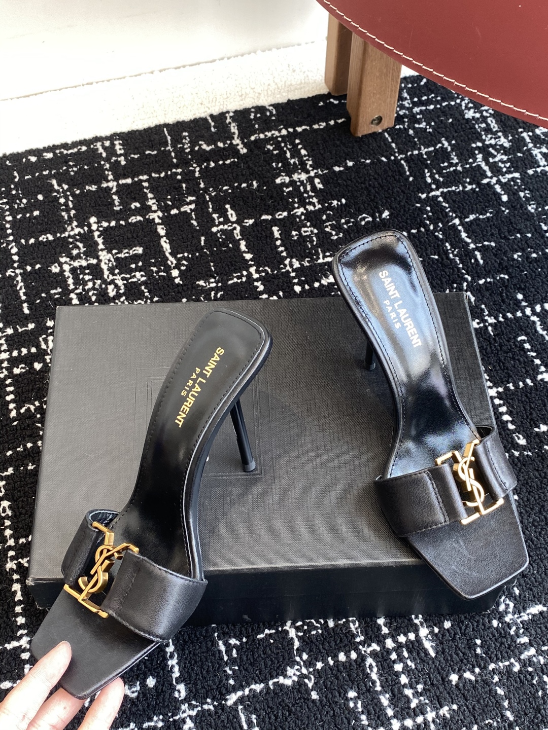 代购级
𝗦𝗔𝗜𝗡𝗧  𝗟𝗔𝗨𝗥𝗘𝗡𝗧 · 𝗢𝗣𝗬𝗨𝗠 经典系列 Ysl 拖鞋 .

定制级海外皮料 搭配