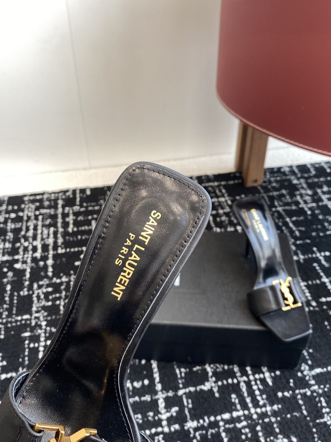 代购级
𝗦𝗔𝗜𝗡𝗧  𝗟𝗔𝗨𝗥𝗘𝗡𝗧 · 𝗢𝗣𝗬𝗨𝗠 经典系列 Ysl 拖鞋 .

定制级海外皮料 搭配