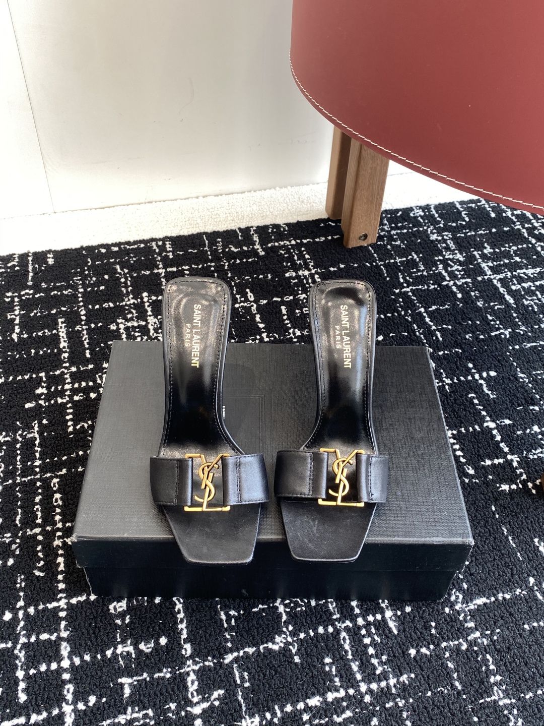 代购级
𝗦𝗔𝗜𝗡𝗧  𝗟𝗔𝗨𝗥𝗘𝗡𝗧 · 𝗢𝗣𝗬𝗨𝗠 经典系列 Ysl 拖鞋 .

定制级海外皮料 搭配