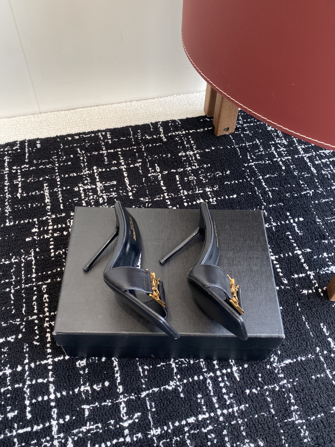 代购级
𝗦𝗔𝗜𝗡𝗧  𝗟𝗔𝗨𝗥𝗘𝗡𝗧 · 𝗢𝗣𝗬𝗨𝗠 经典系列 Ysl 拖鞋 .

定制级海外皮料 搭配