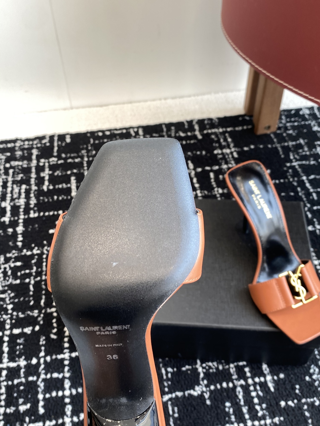 代购级
𝗦𝗔𝗜𝗡𝗧  𝗟𝗔𝗨𝗥𝗘𝗡𝗧 · 𝗢𝗣𝗬𝗨𝗠 经典系列 Ysl 拖鞋 .

定制级海外皮料 搭配