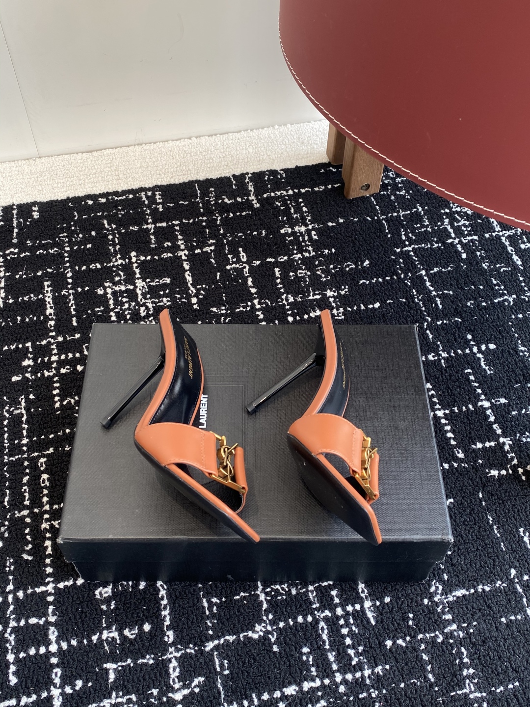 代购级
𝗦𝗔𝗜𝗡𝗧  𝗟𝗔𝗨𝗥𝗘𝗡𝗧 · 𝗢𝗣𝗬𝗨𝗠 经典系列 Ysl 拖鞋 .

定制级海外皮料 搭配