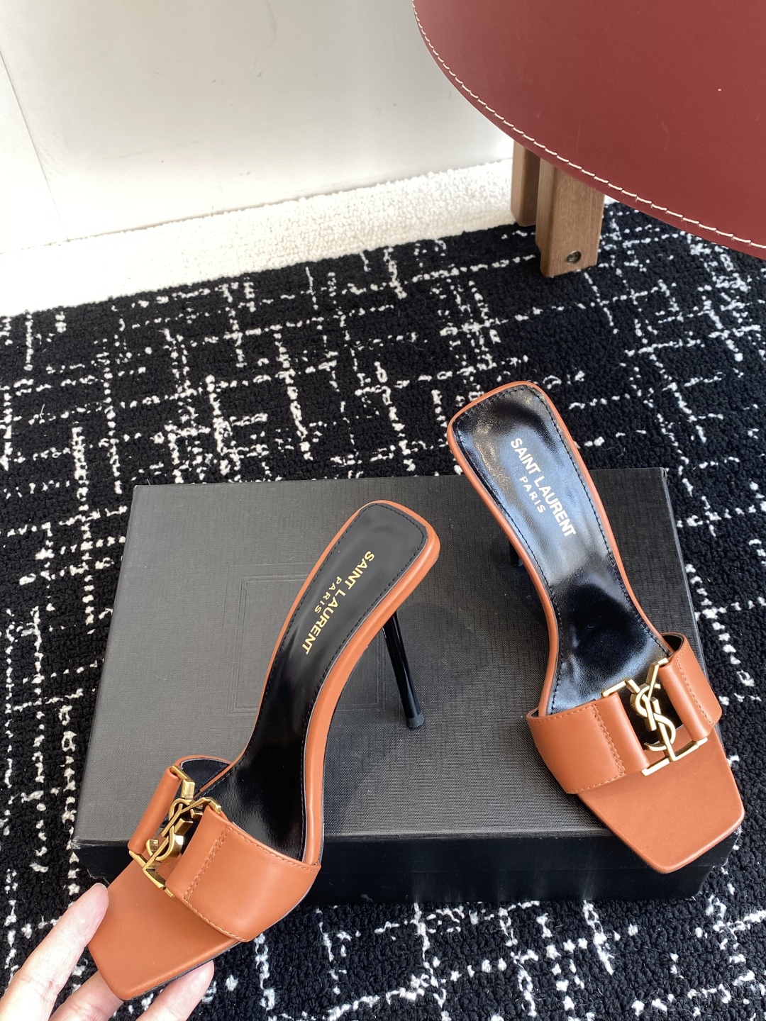代购级
𝗦𝗔𝗜𝗡𝗧  𝗟𝗔𝗨𝗥𝗘𝗡𝗧 · 𝗢𝗣𝗬𝗨𝗠 经典系列 Ysl 拖鞋 .

定制级海外皮料 搭配