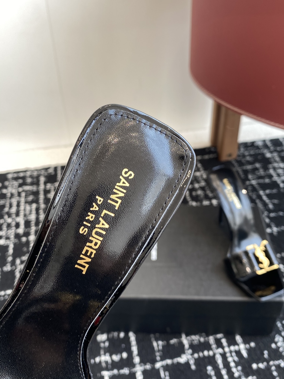 代购级
𝗦𝗔𝗜𝗡𝗧  𝗟𝗔𝗨𝗥𝗘𝗡𝗧 · 𝗢𝗣𝗬𝗨𝗠 经典系列 Ysl 拖鞋 .

定制级海外皮料 搭配