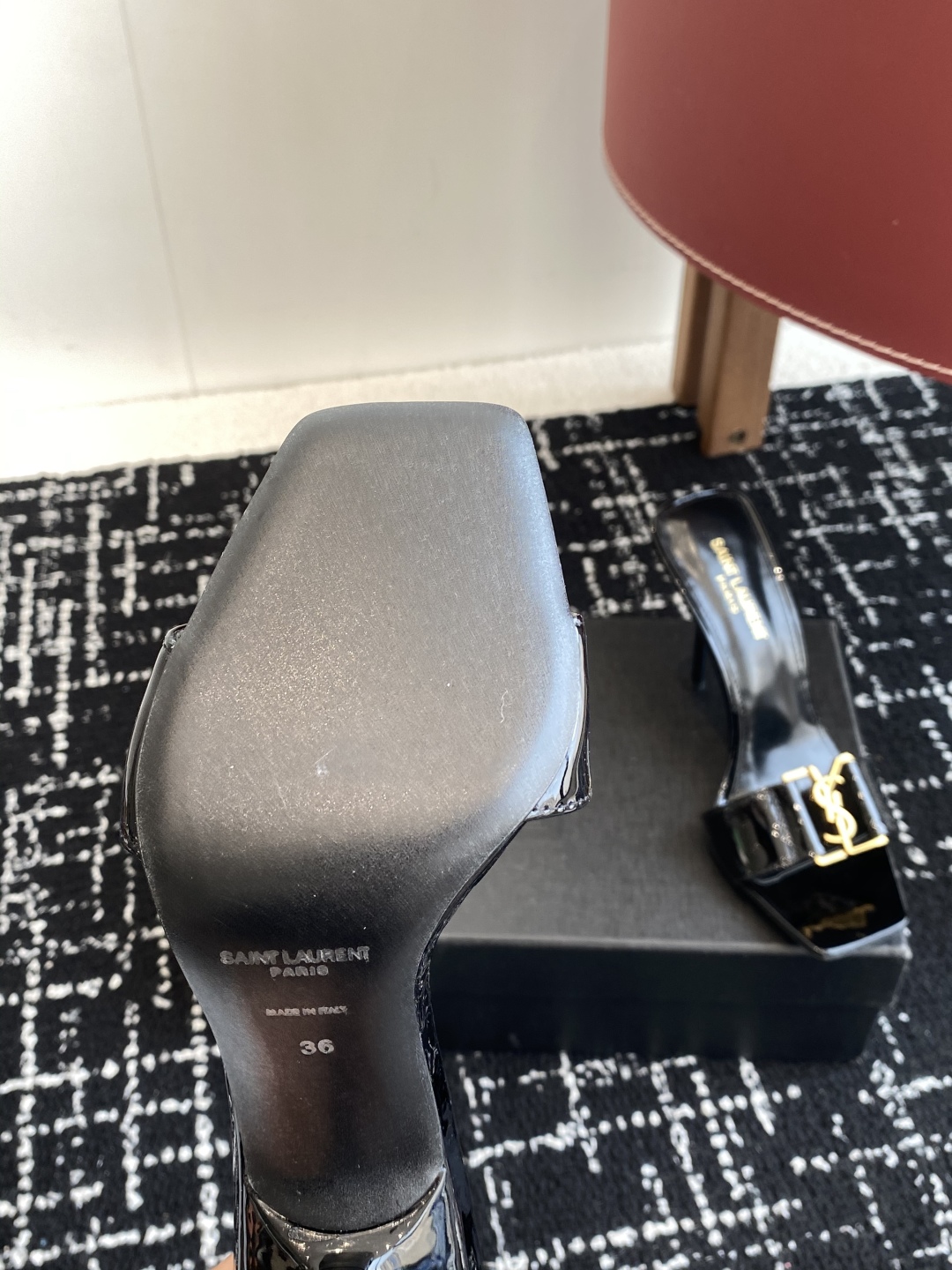 代购级
𝗦𝗔𝗜𝗡𝗧  𝗟𝗔𝗨𝗥𝗘𝗡𝗧 · 𝗢𝗣𝗬𝗨𝗠 经典系列 Ysl 拖鞋 .

定制级海外皮料 搭配