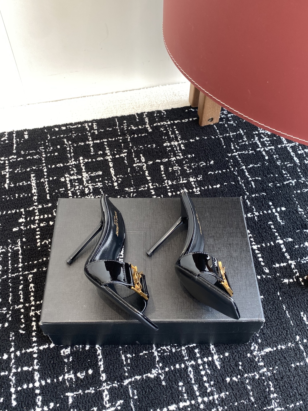 代购级
𝗦𝗔𝗜𝗡𝗧  𝗟𝗔𝗨𝗥𝗘𝗡𝗧 · 𝗢𝗣𝗬𝗨𝗠 经典系列 Ysl 拖鞋 .

定制级海外皮料 搭配