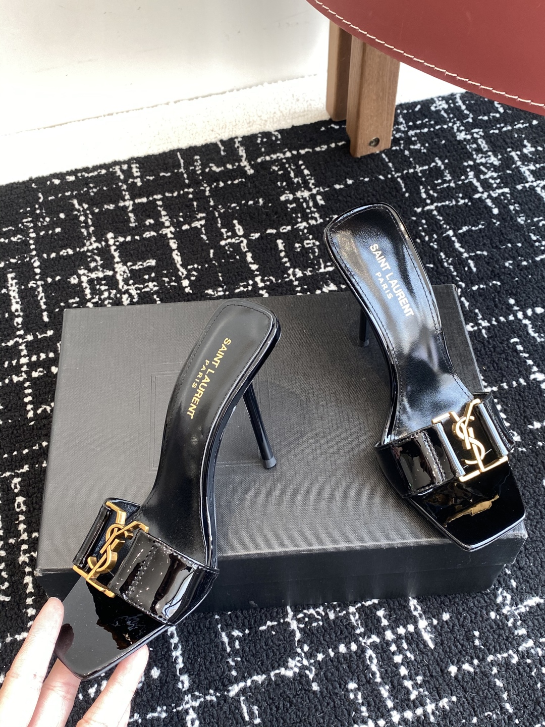 代购级
𝗦𝗔𝗜𝗡𝗧  𝗟𝗔𝗨𝗥𝗘𝗡𝗧 · 𝗢𝗣𝗬𝗨𝗠 经典系列 Ysl 拖鞋 .

定制级海外皮料 搭配