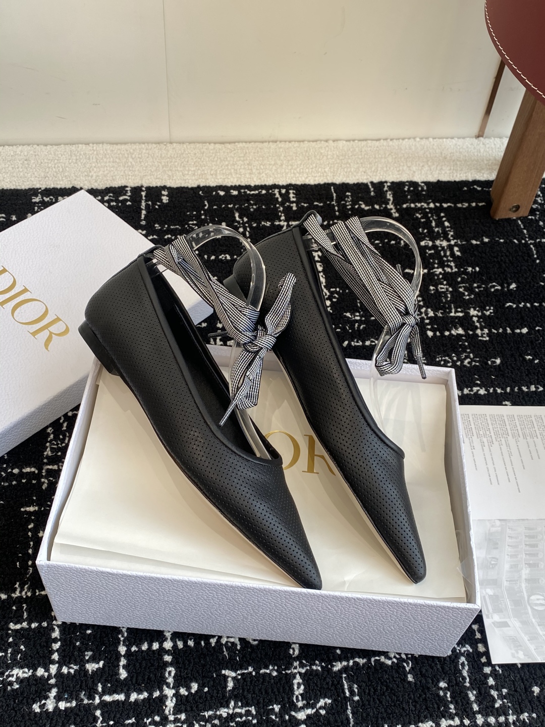 代购级
Dior 迪奥 25ss 春夏走秀新款Tribales系列女鞋 

CD明星同款时尚 平底 高跟