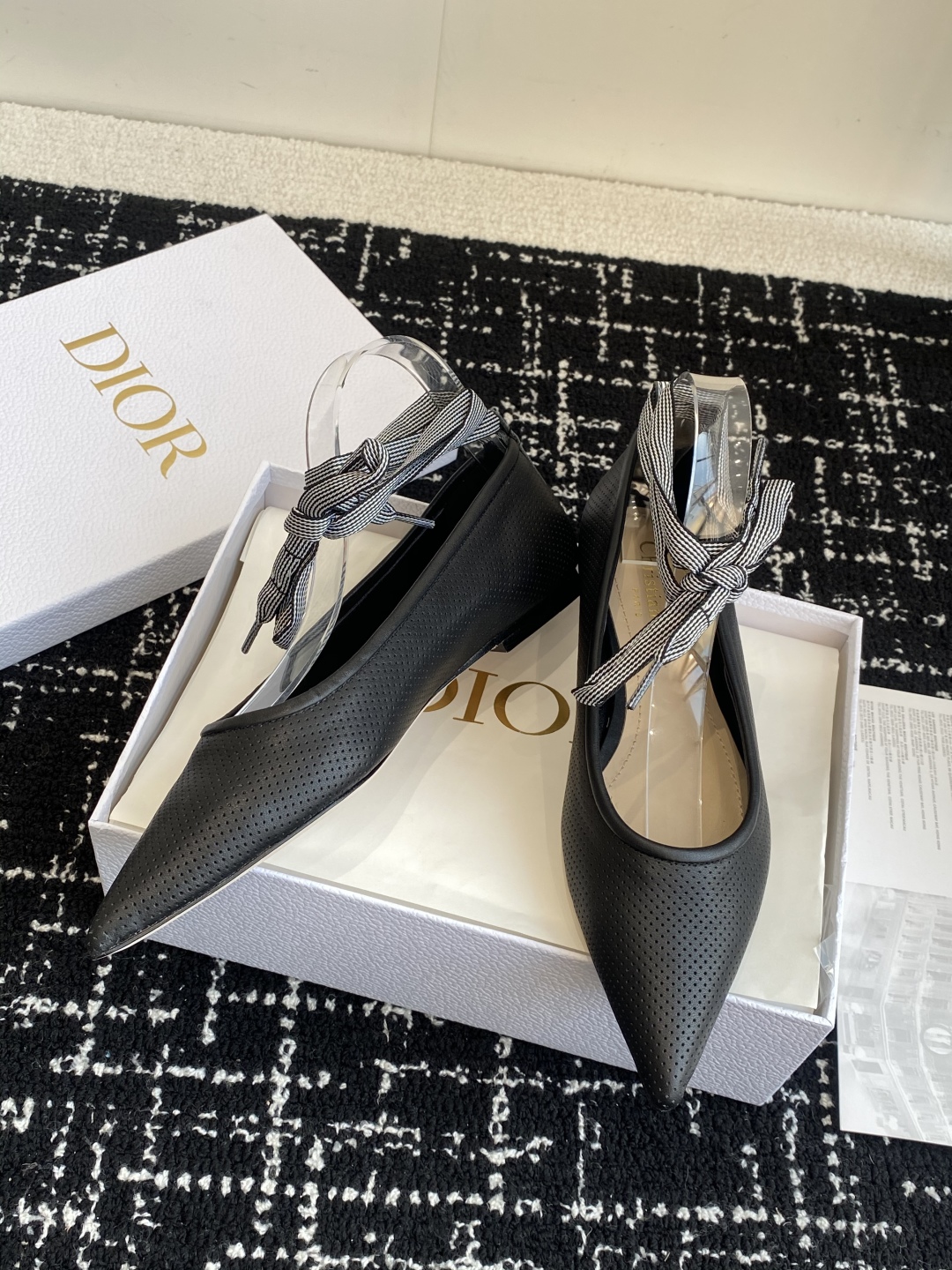 代购级
Dior 迪奥 25ss 春夏走秀新款Tribales系列女鞋 

CD明星同款时尚 平底 高跟
