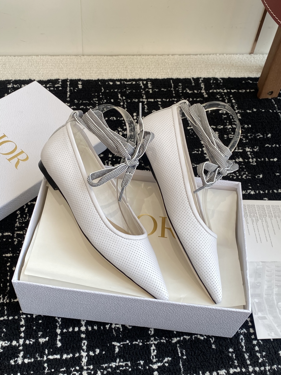 代购级
Dior 迪奥 25ss 春夏走秀新款Tribales系列女鞋 

CD明星同款时尚 平底 高跟